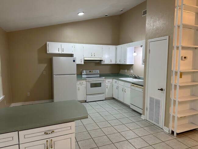 Building Photo - 2400 Talco Hills Dr