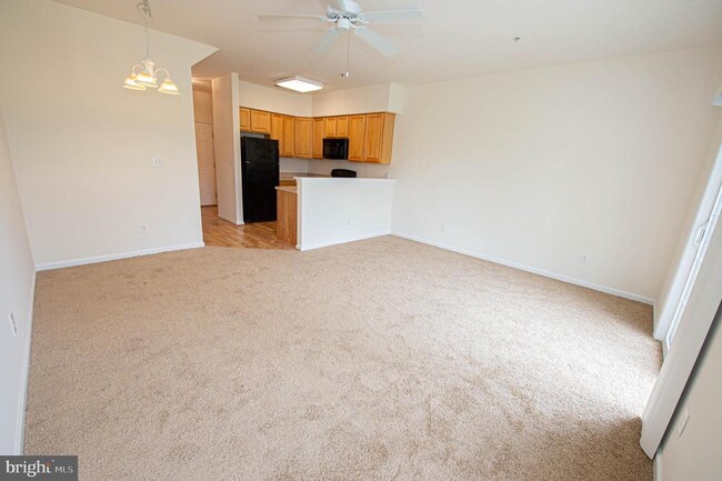 Building Photo - 438 Parkview Ct