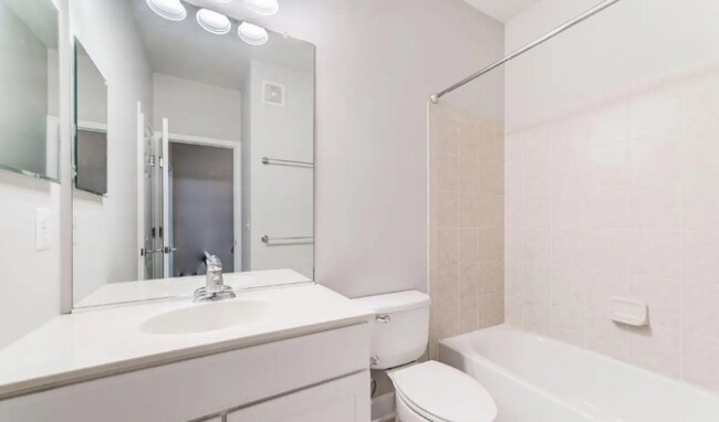 Building Photo - 2267 Oberlin Dr