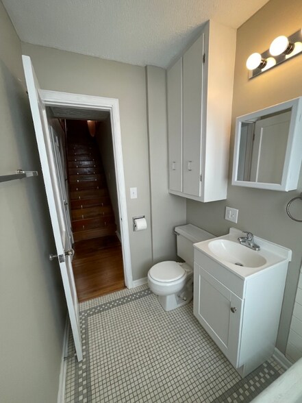 Building Photo - 1909 N 48th St