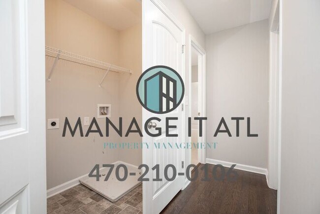 Building Photo - End unit! Gorgeous townhouse in the Suwane...