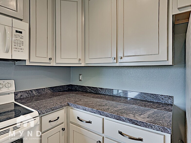 Building Photo - 97 Kenbrook Cir