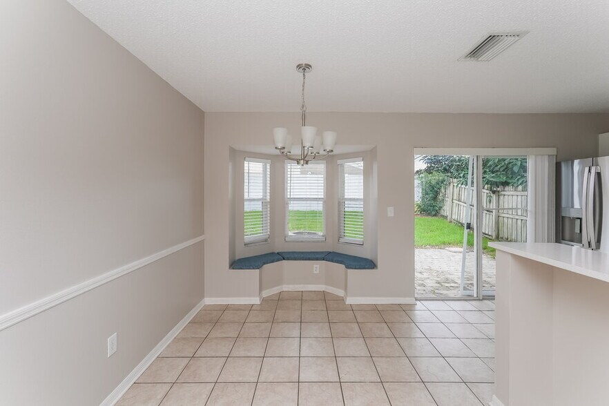 Building Photo - 6637 Summer Haven Dr