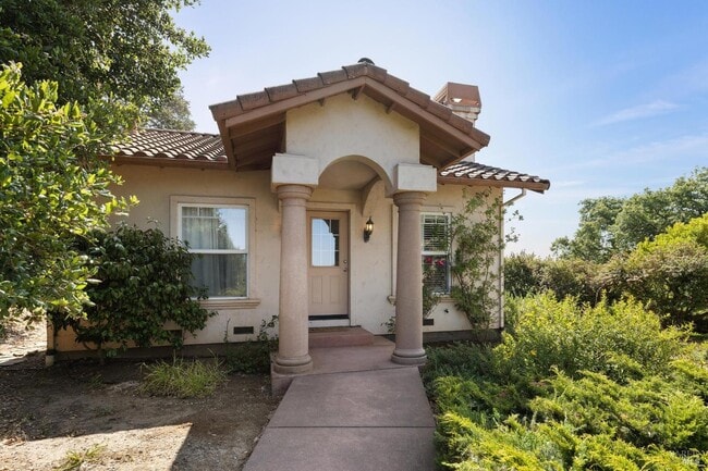Building Photo - 1500 Longhorn Ln