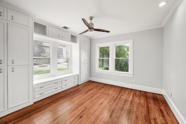 Building Photo - 334 E 24th St