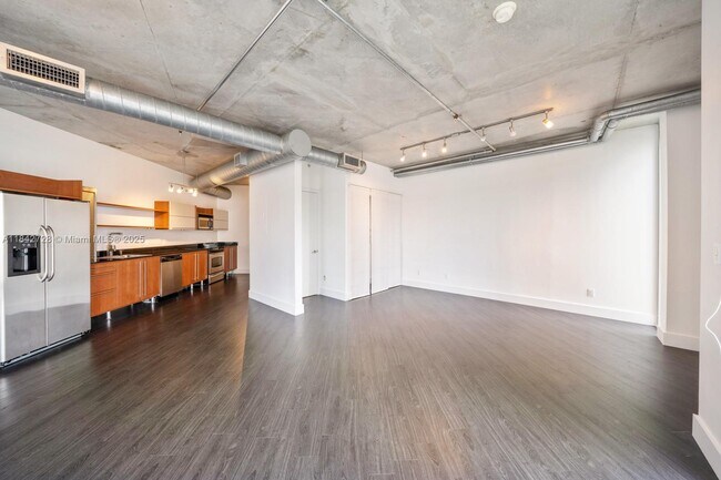 Building Photo - 690 SW 1st Ct