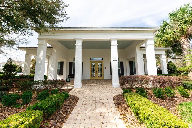 Building Photo - AVAILABLE ON 06/01 - 3 bedroom and 2.5 bat...