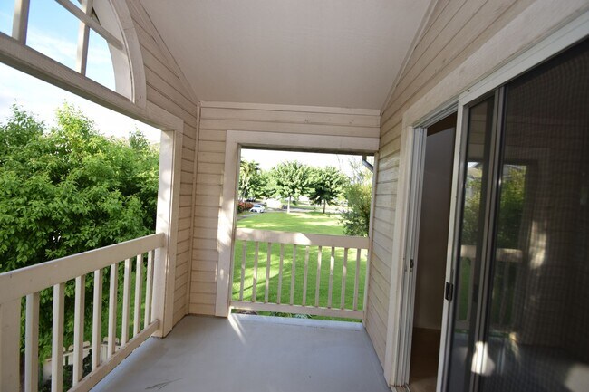 Building Photo - PARKGLEN AT WAIKELE – Clean and well-maint...