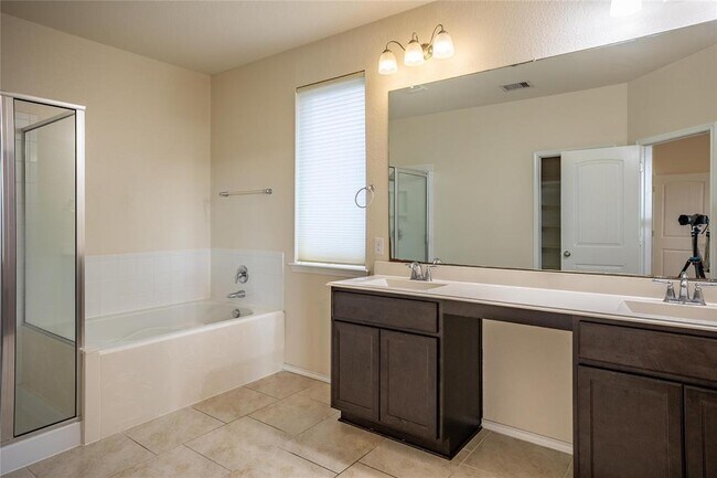 Building Photo - 23719 San Barria Dr
