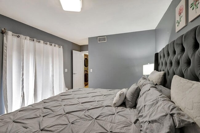 Building Photo - 4310 Village D Dr