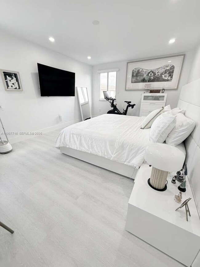 Building Photo - 9437 SW 145th Pl