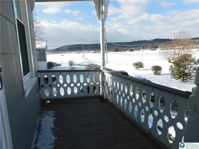 Building Photo - 300 S 9th St