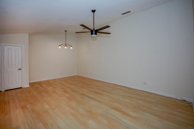 Building Photo - 504 Silverleaf Oak Ct