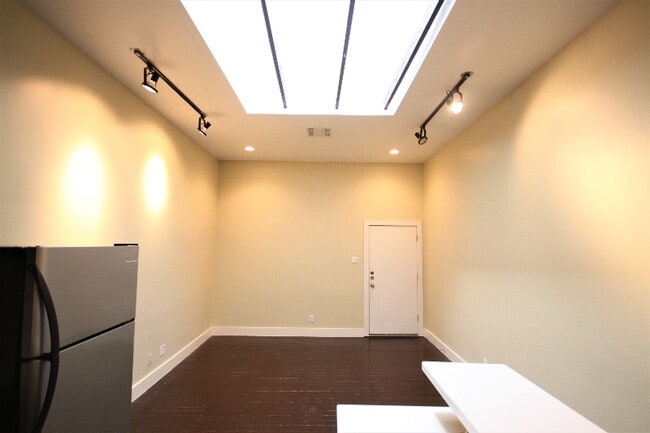 Building Photo - 319 S Flores St