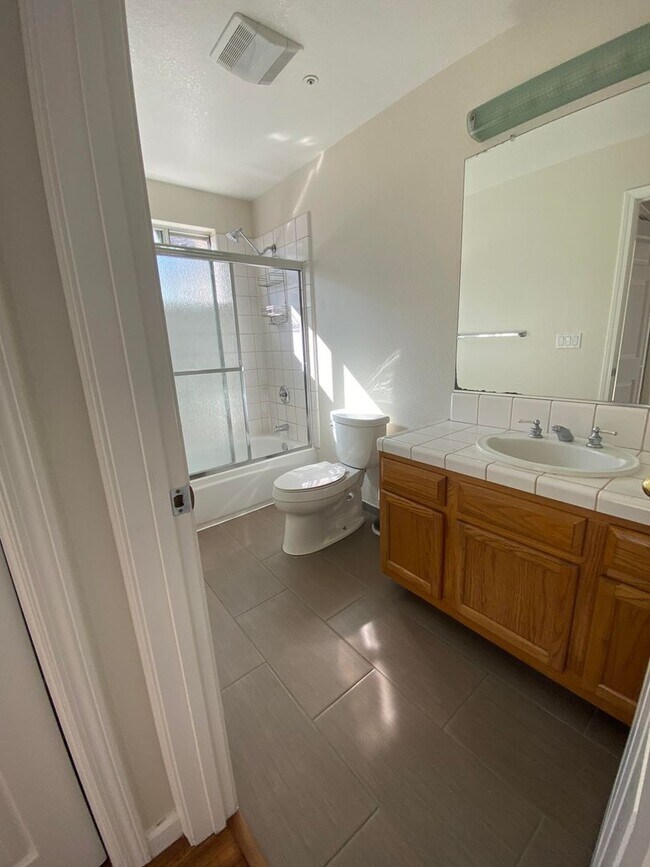 Building Photo - Upper Westside Santa Cruz Duplex