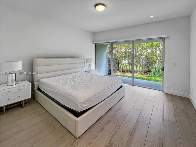 Building Photo - 16582 Botaniko Dr S