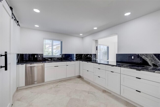 Building Photo - 2742 SE 11th St