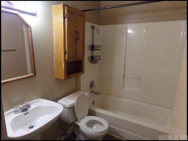 Building Photo - 8 Utica Ln