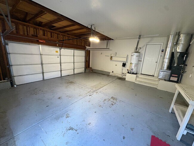 Building Photo - Cozy 3 Bed 2 Bath Home in Brentwood