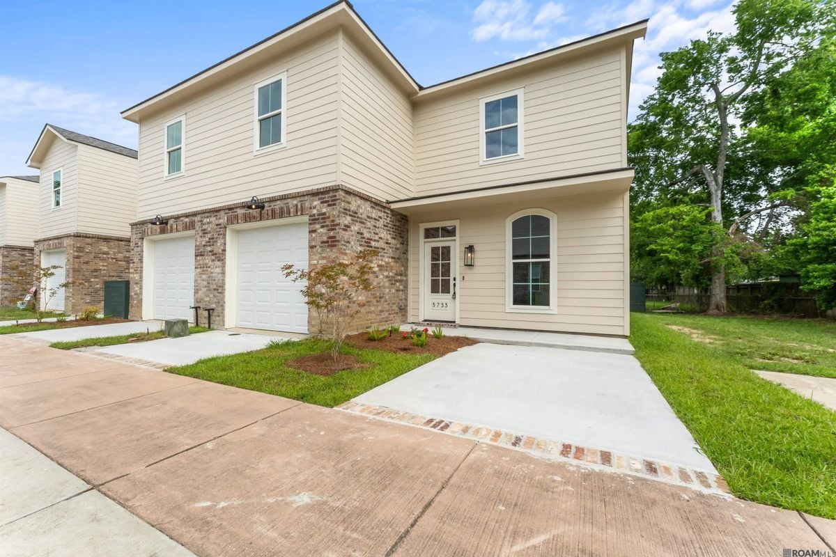 Building Photo - 5733 Dominican Ln