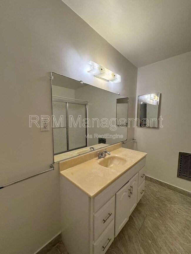 Building Photo - 11939 Albers St