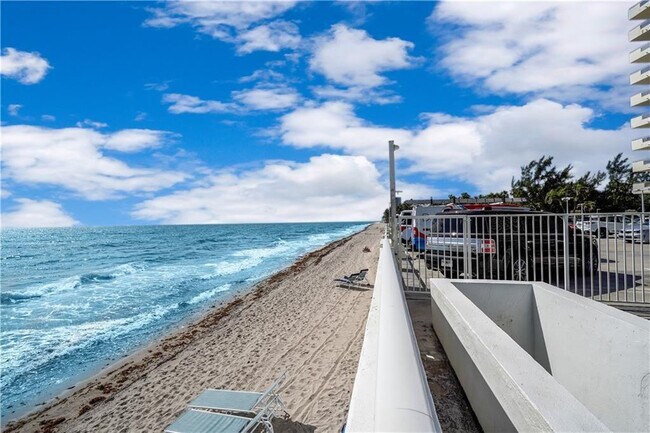 Building Photo - 3140 S Ocean Dr