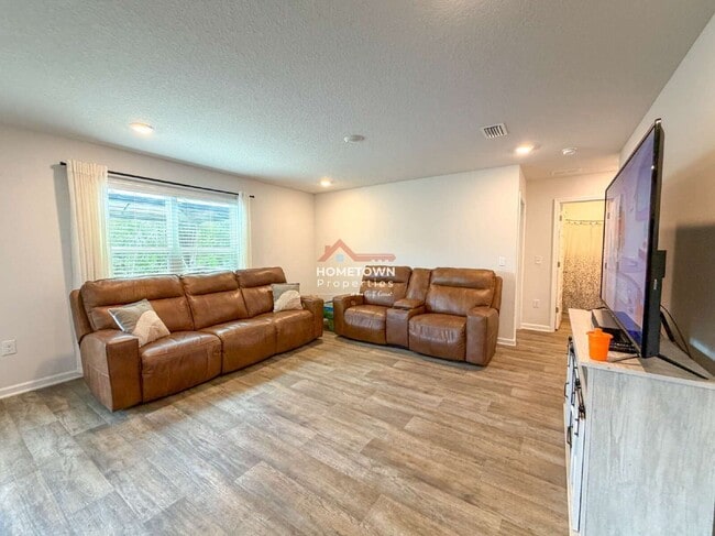 Building Photo - 5469 Merlin