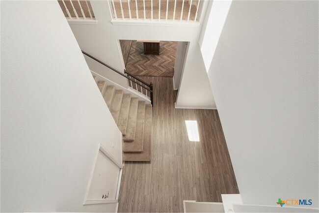Building Photo - 703 Ivy Ct