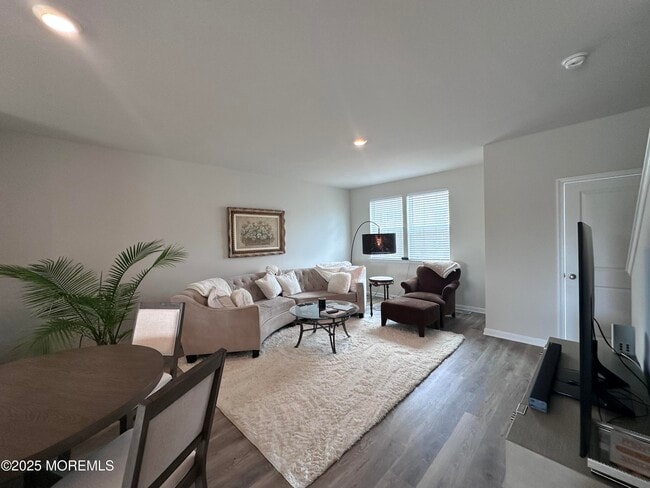 Building Photo - 248 Macoun Way