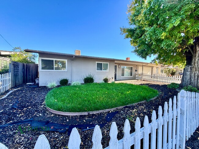 Primary Photo - 2742 Broadmoor Ave