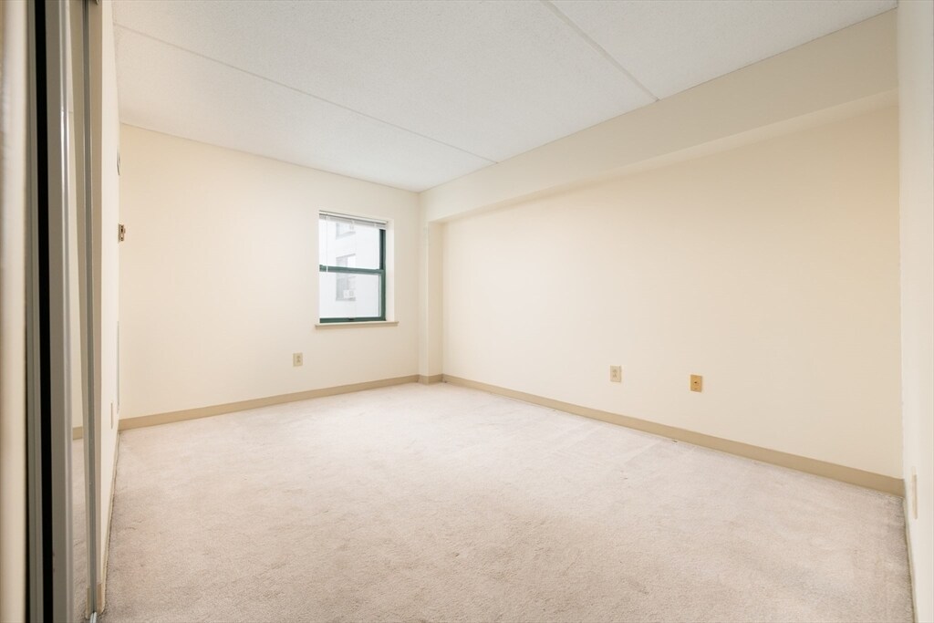 Building Photo - 82 Peterborough St