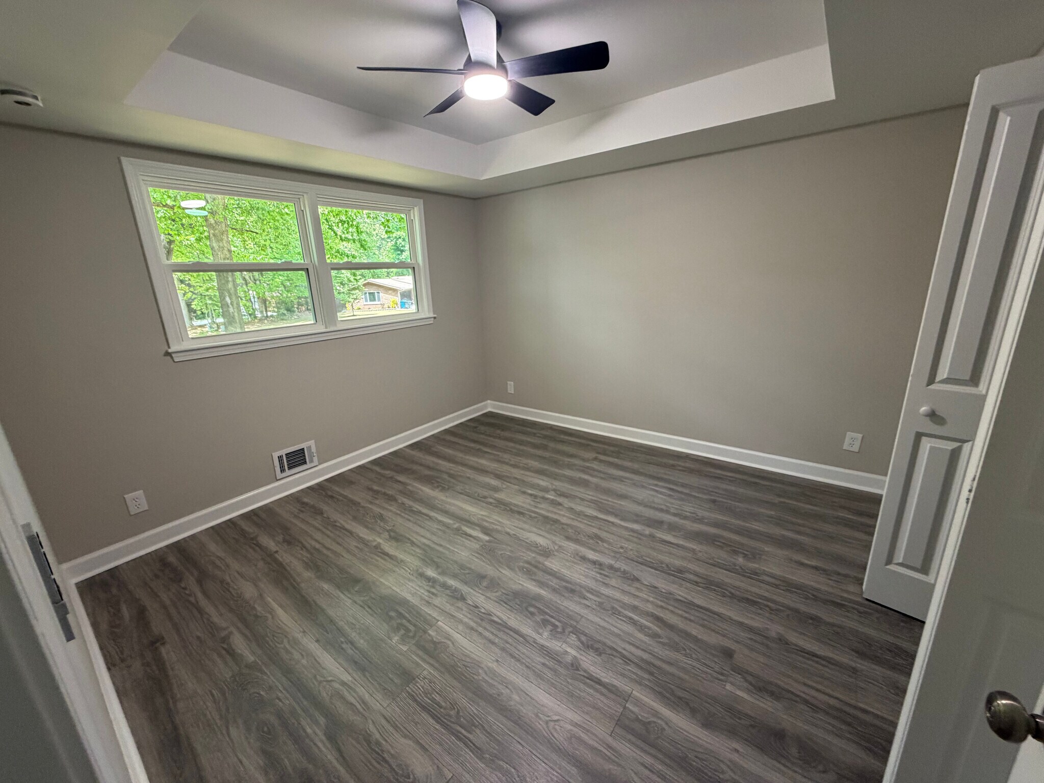 Building Photo - Room in House on Heritage Hills Cir