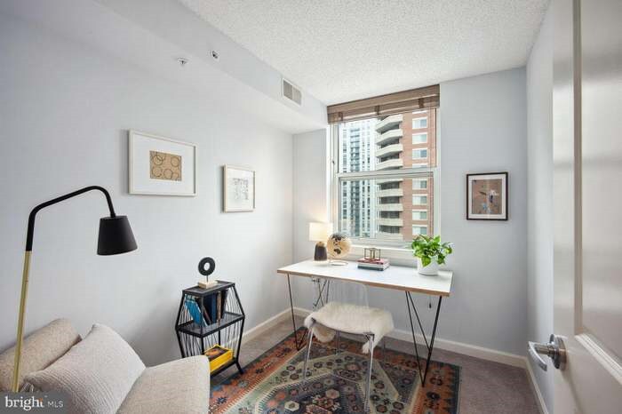 Building Photo - 880 N Pollard St