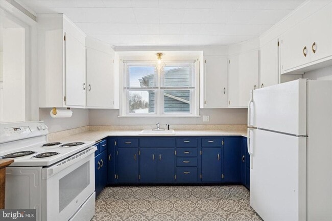 Building Photo - 429 Church St