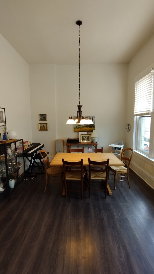 Building Photo - 139 N 4th St