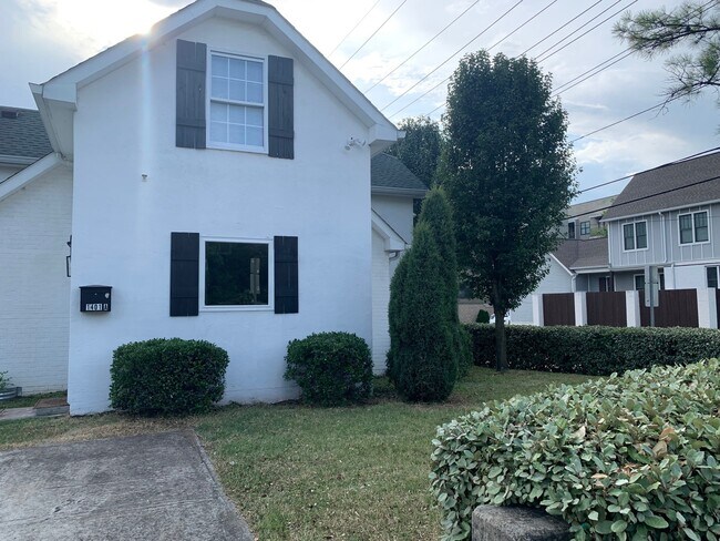 Primary Photo - 1401 Villa Pl