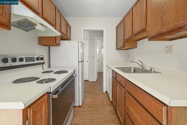 Building Photo - 73 Brookwood Rd