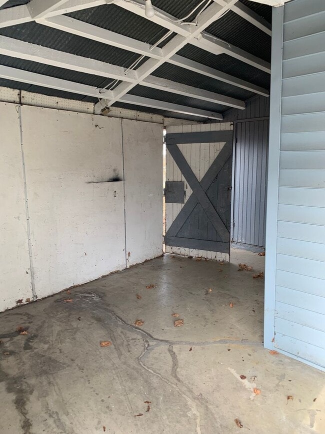 Building Photo - HEAT IS NOW INCLUDED IN THE RENT!Charming ...