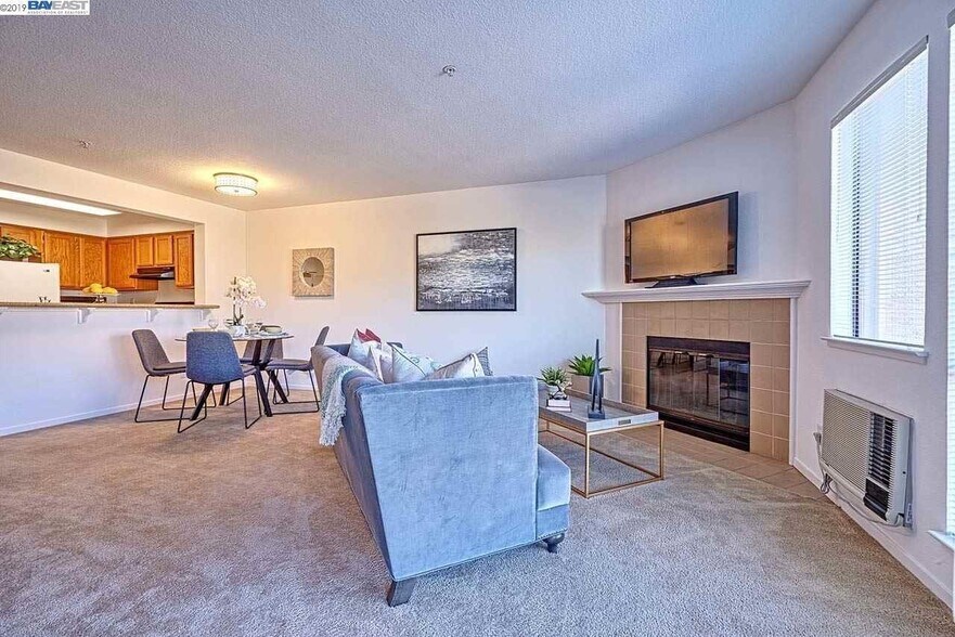Building Photo - 39206 Guardino Dr