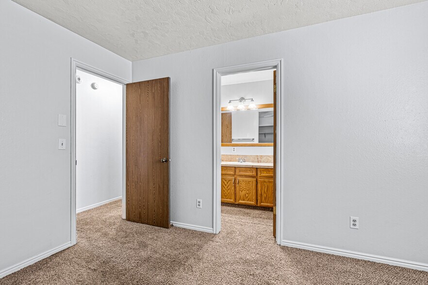 Building Photo - 4860 Freedom Ave