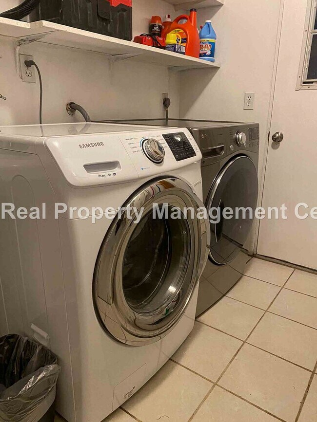 Building Photo - AVAILABLE NOW / SHARED HOME - 1 Bedroom av...