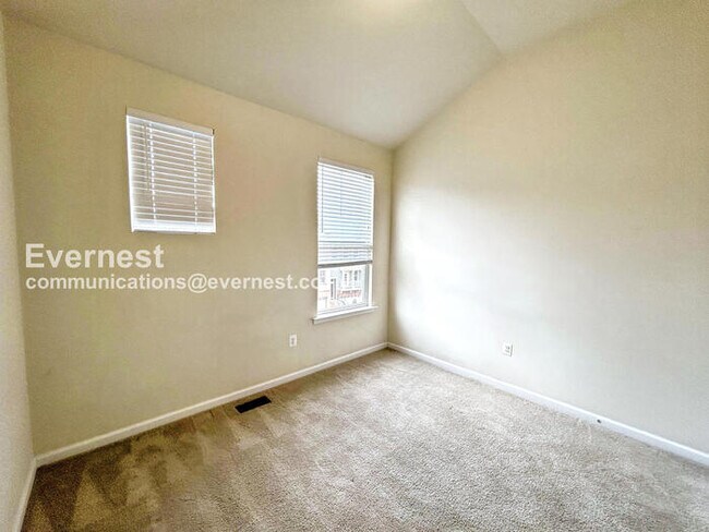 Building Photo - 43 Shepherds Hook Way