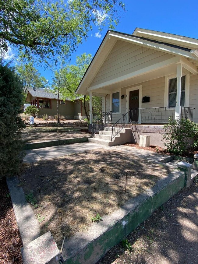 Building Photo - 618 W Pikes Peak Ave