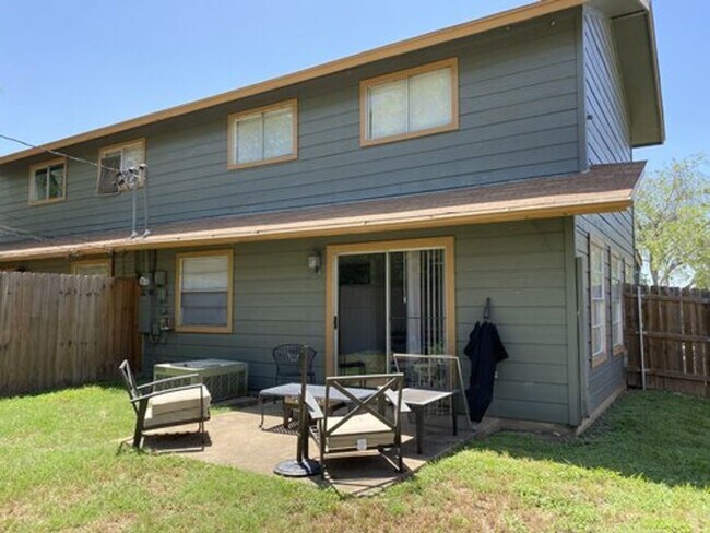 Building Photo - Craddock-222