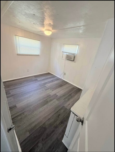 Building Photo - 215 Weeks Rd