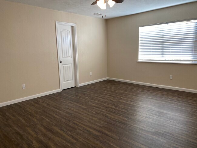 Building Photo - 5702 Golden Grove Ln