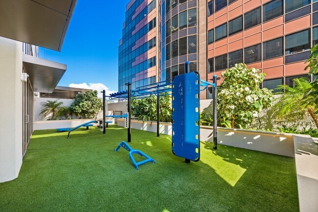 Building Photo - 2350 Sky Ala Moana West #2304