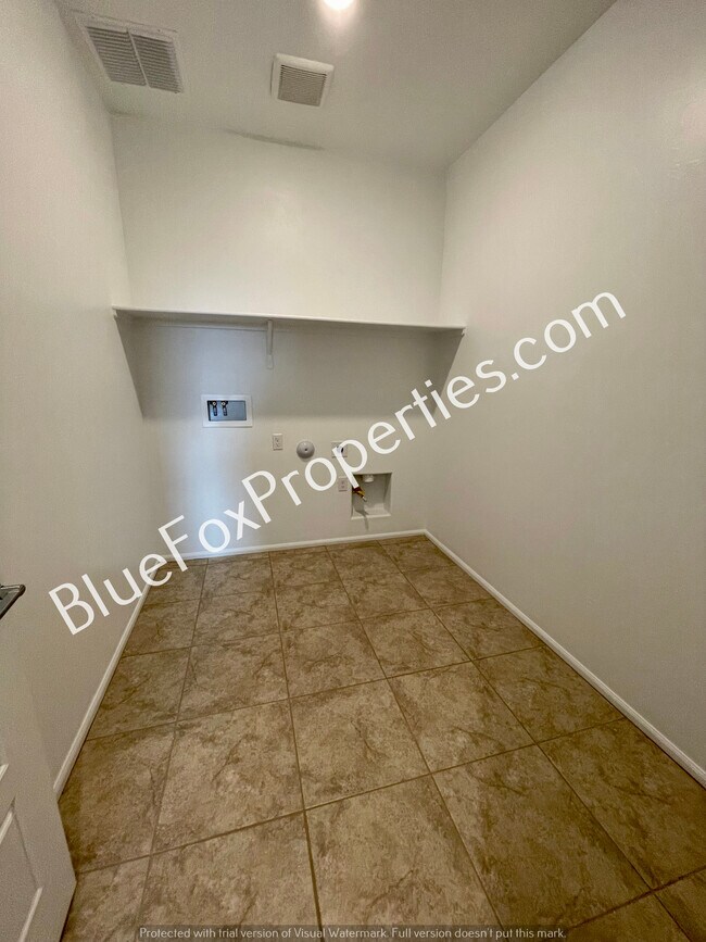 Building Photo - 6305 E Desert Peak Dr