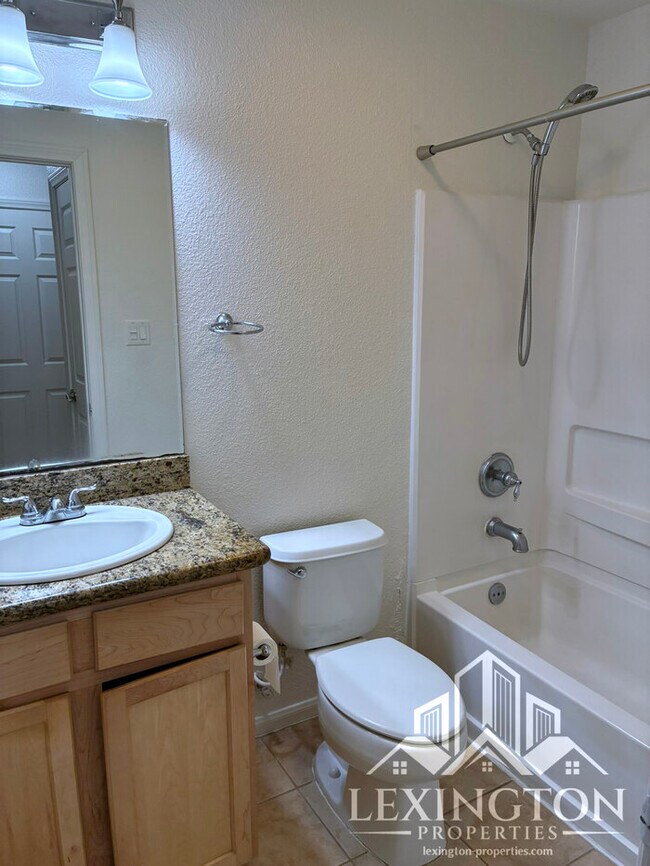 Building Photo - Stunning, 2BD/1BA, Condo in the Villaggio Community off Madison Ave. and Auburn Blvd.!