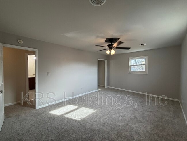 Building Photo - 300 Hampton Roads Ave